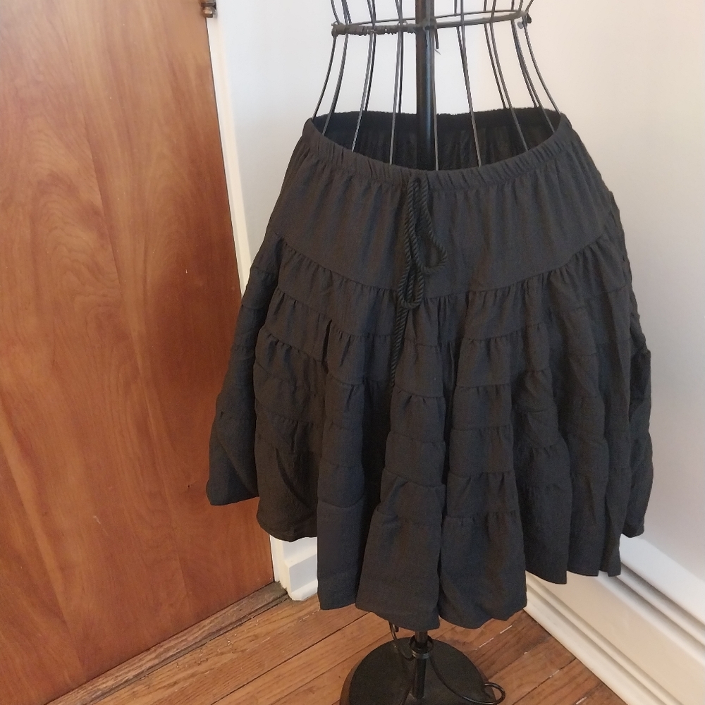 NWOT Size L Elegant Black Tiered Skirt Tie Front. Lightweight.